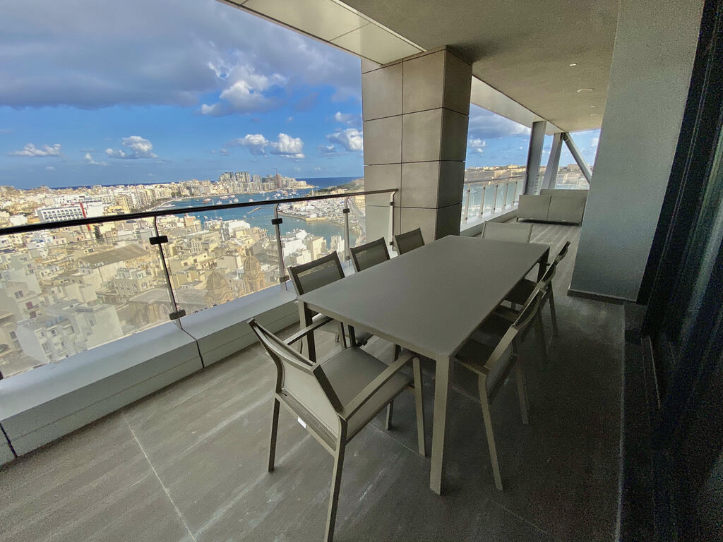 Gzira, Luxury Furnished Apartment's Image 5