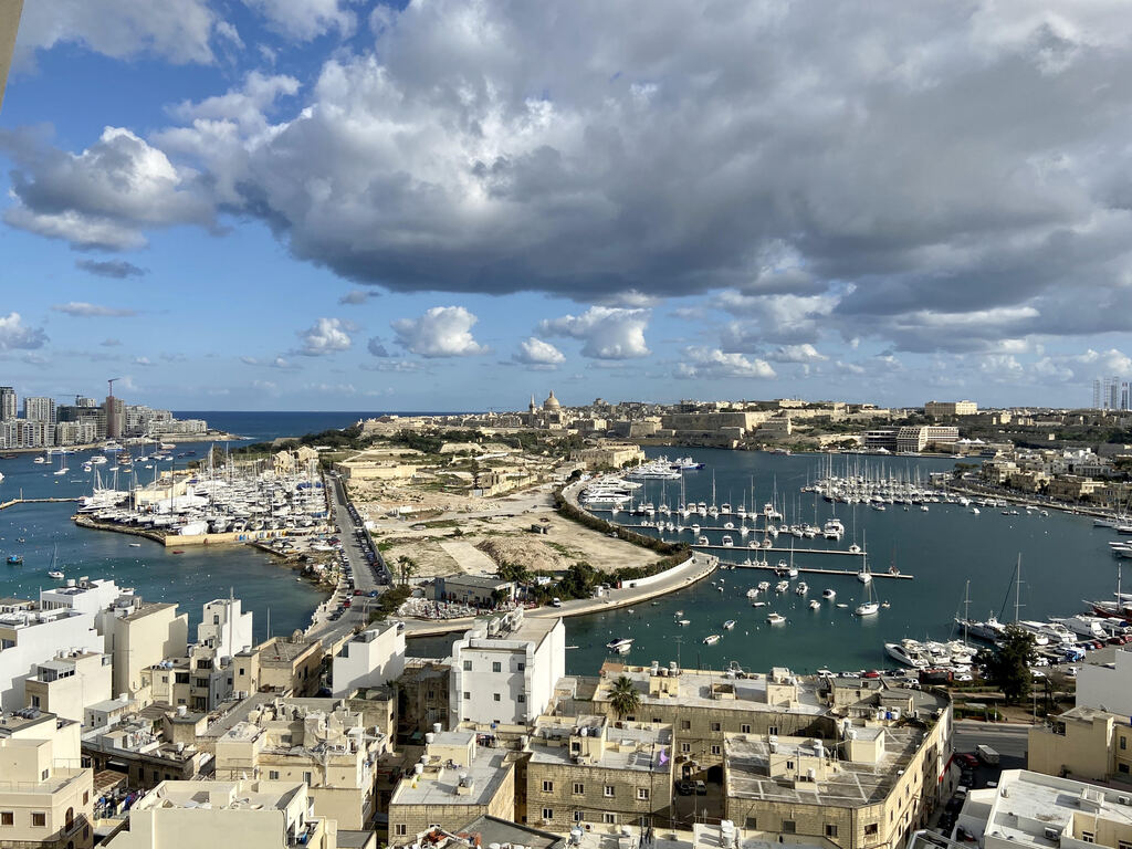 Gzira, Luxury Furnished Apartment's Image 6