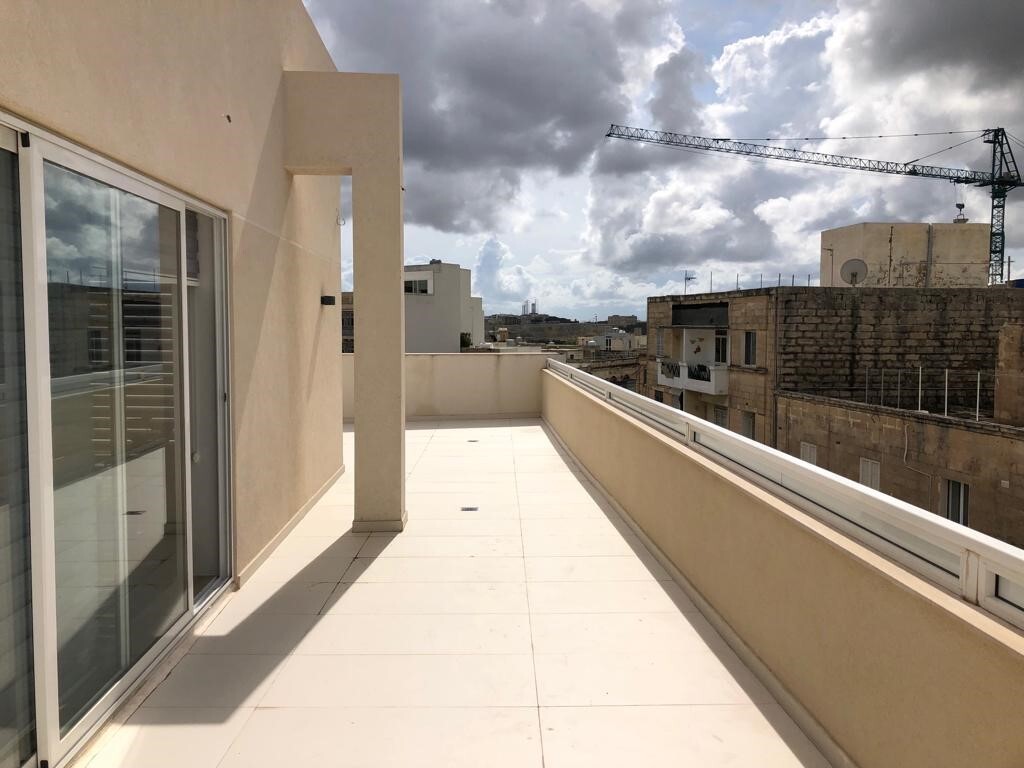 Sliema, Furnished Penthouse's Image 6