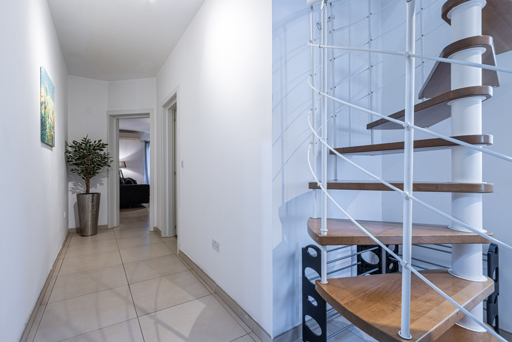 Sliema, Furnished Duplex Apartment's Image 5