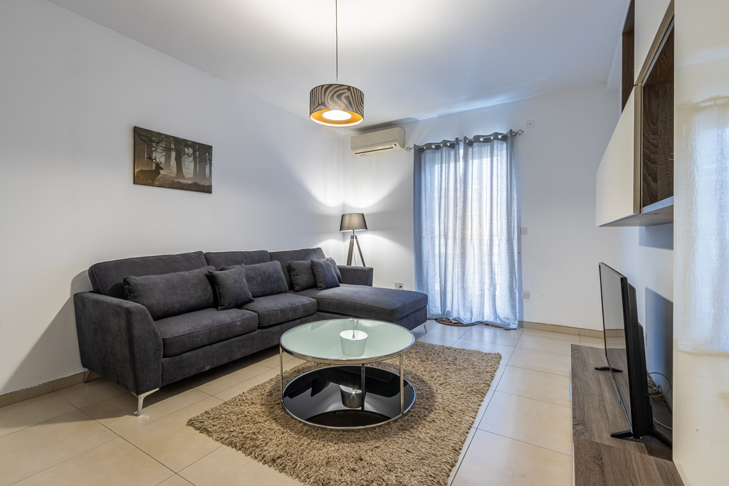 Sliema-apartment-to-let-maltese-weather-christies-malta