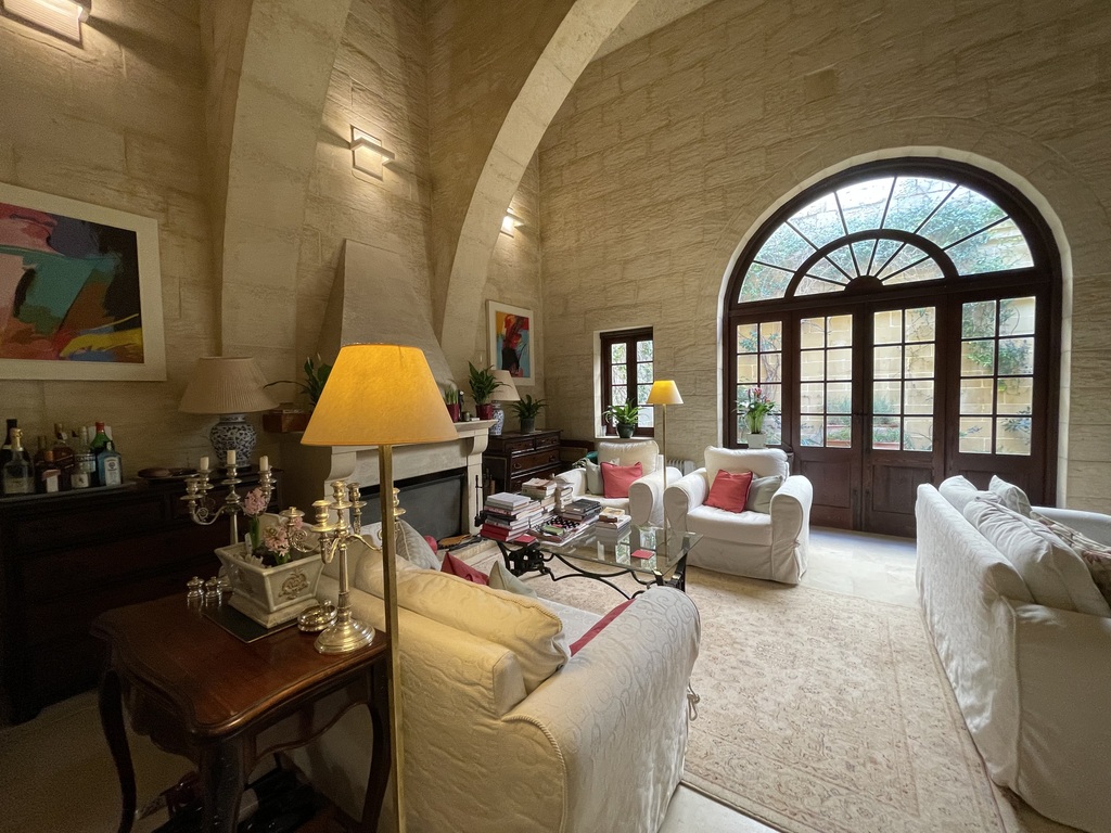 P_003404_Mdina-house-of-characte