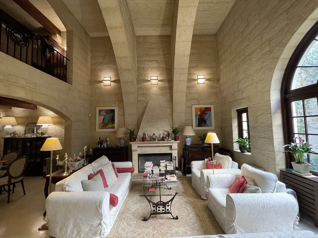 P_003404_Mdina-house-of-characte