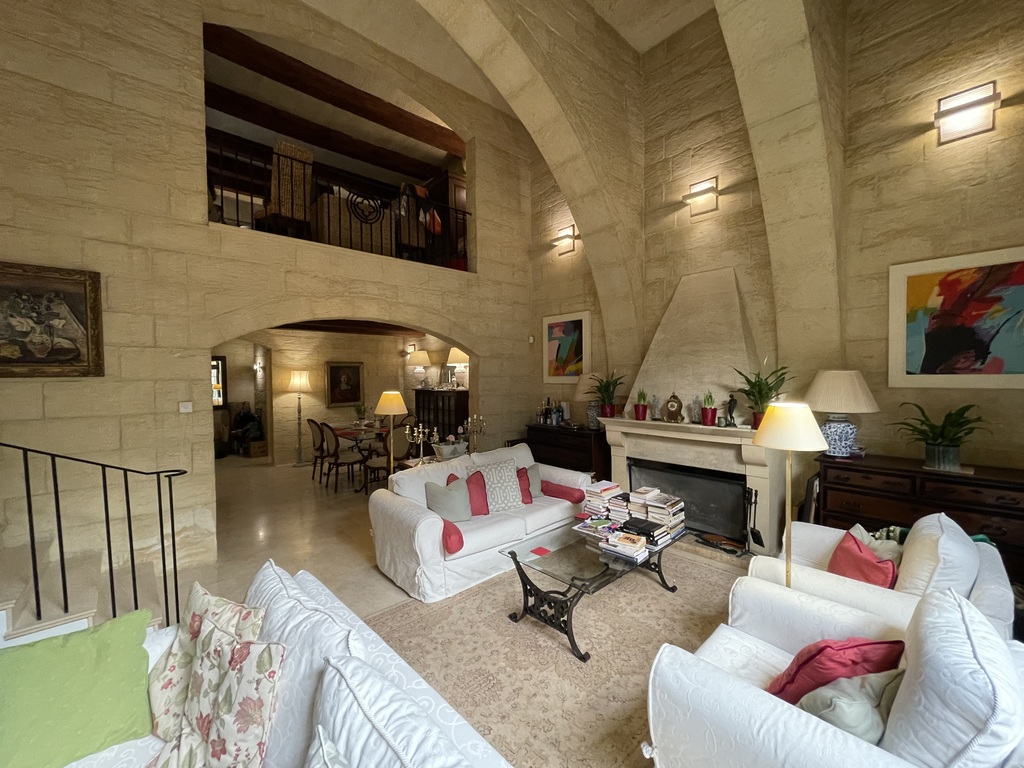 P_003404_Mdina-house-of-characte