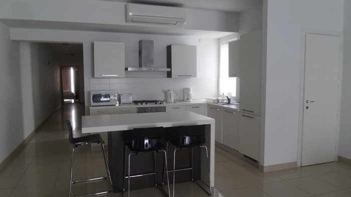 P_003489_Kitchen.jpg