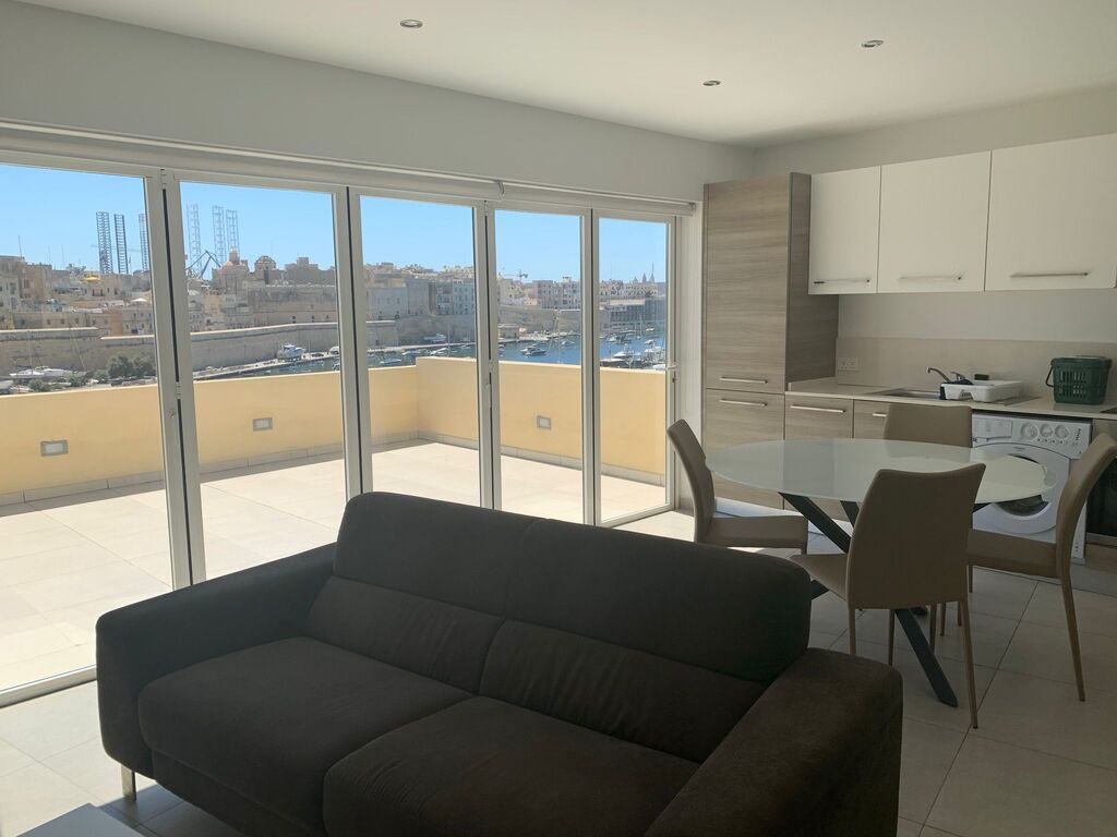 Kalkara, Furnished Penthouse's Image 4