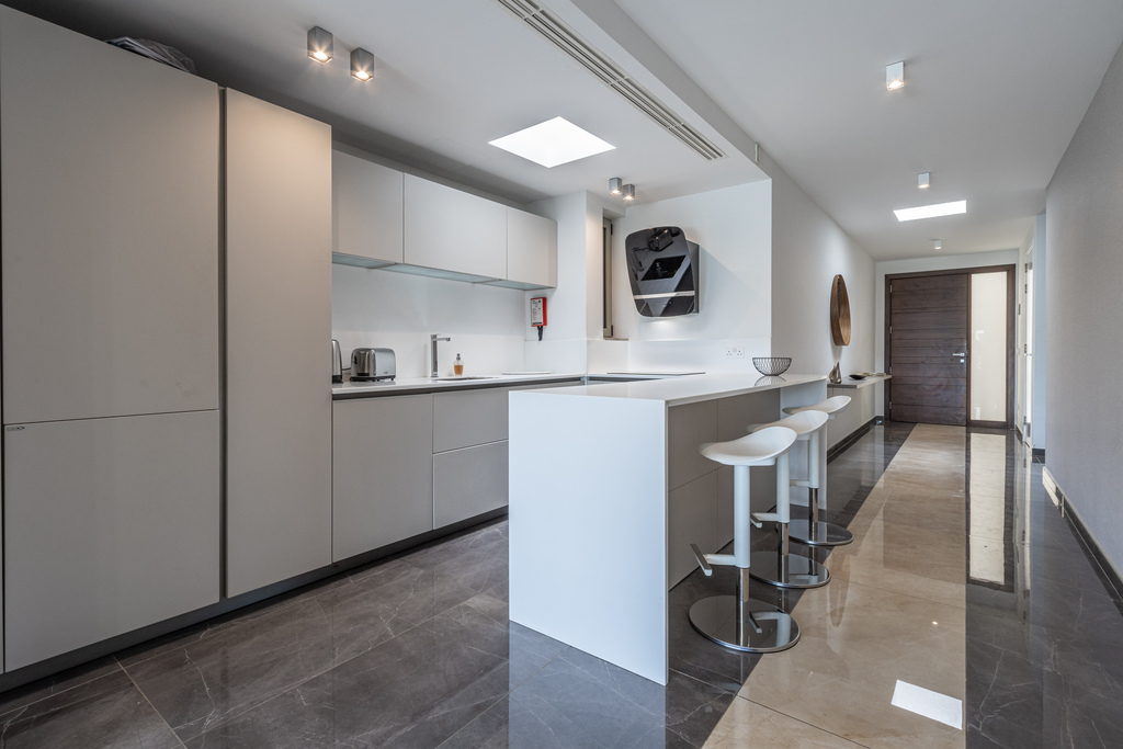Laguna Portomaso Luxury Furnished Apartment's Image 7