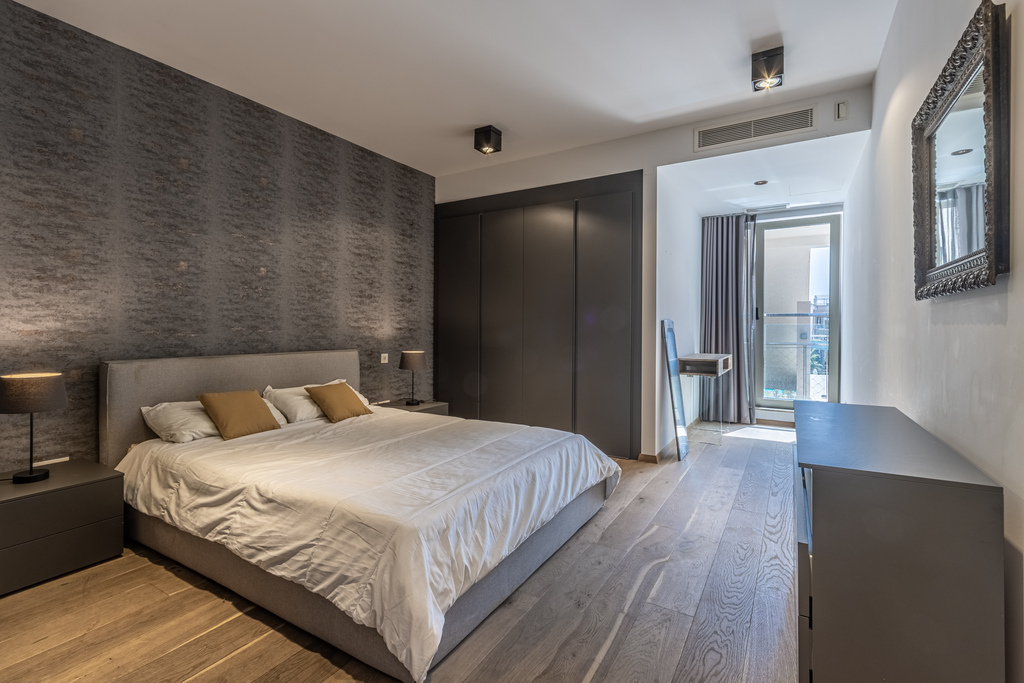 Laguna Portomaso Luxury Furnished Apartment's Image 8