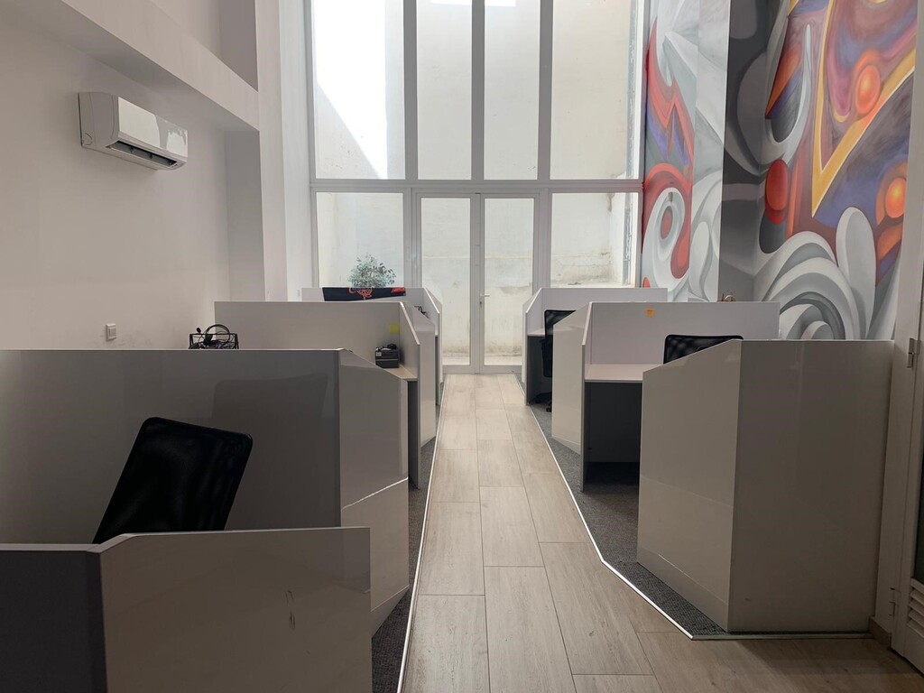 Gzira, Fully Equipped Office's Image 3