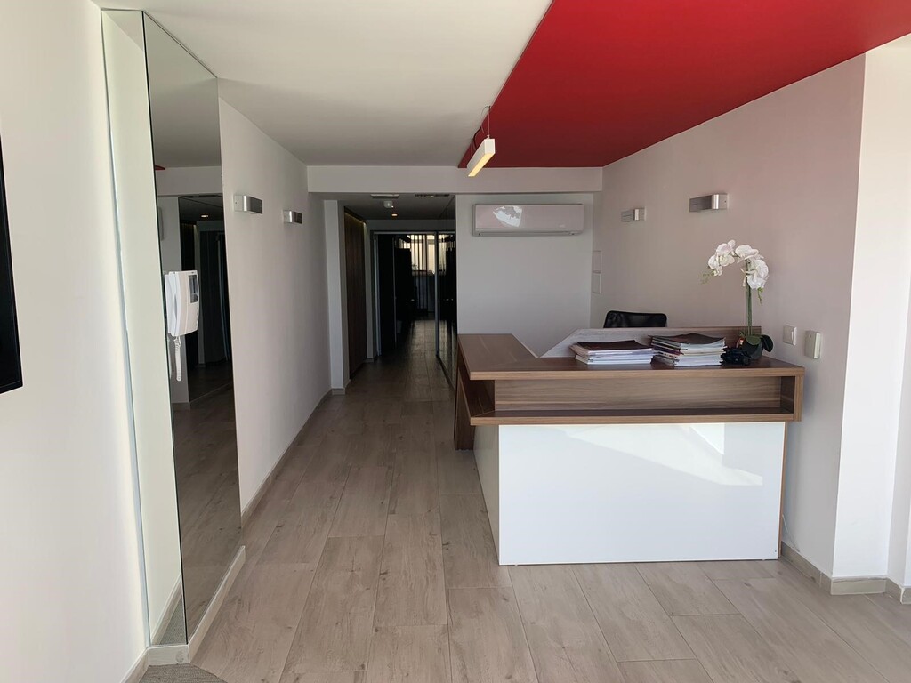 Gzira, Fully Equipped Office's Image 2