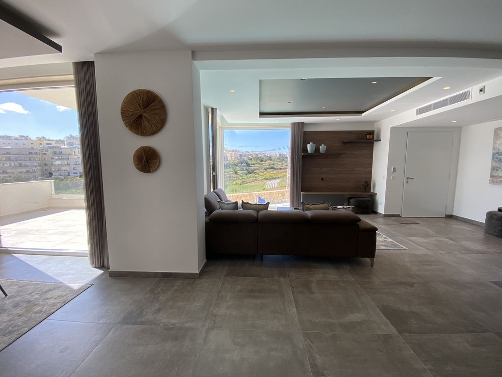 Swieqi Furnished Semi-detached Villa's Image 4