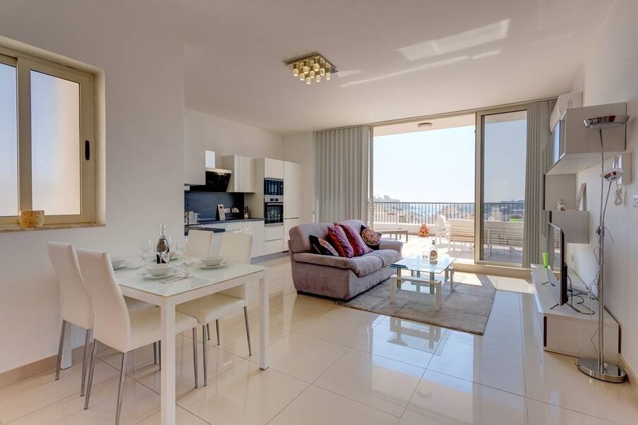 Gzira, Furnished Penthouse's Image 5