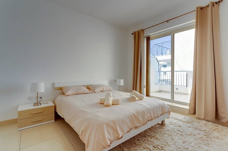 Gzira, Furnished Penthouse's Image 6