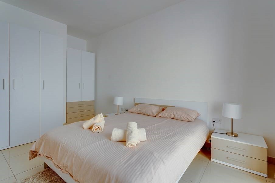 Gzira, Furnished Penthouse's Image 7