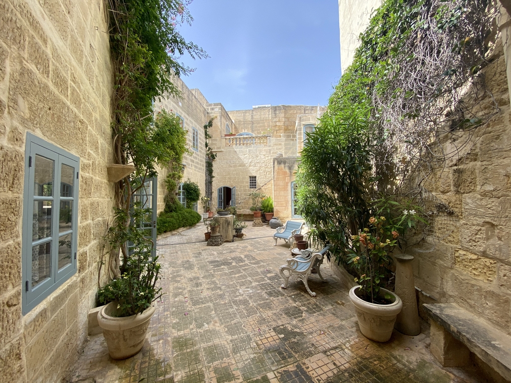 Attard, Furnished House of Character's Image 3