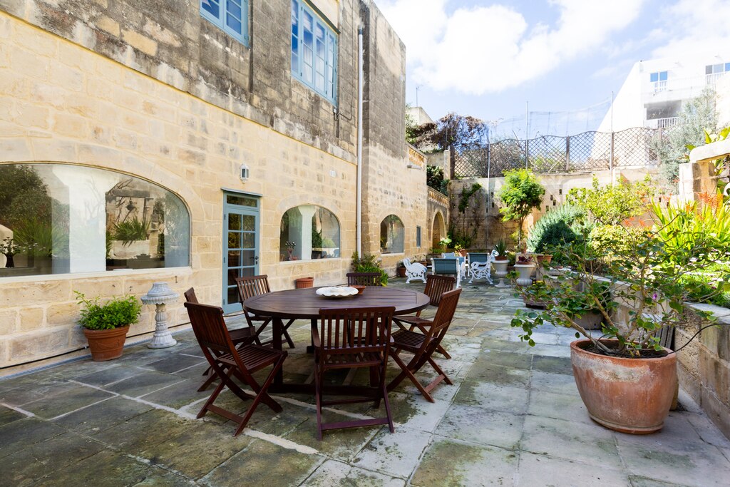 Attard, Furnished House of Character's Image 4