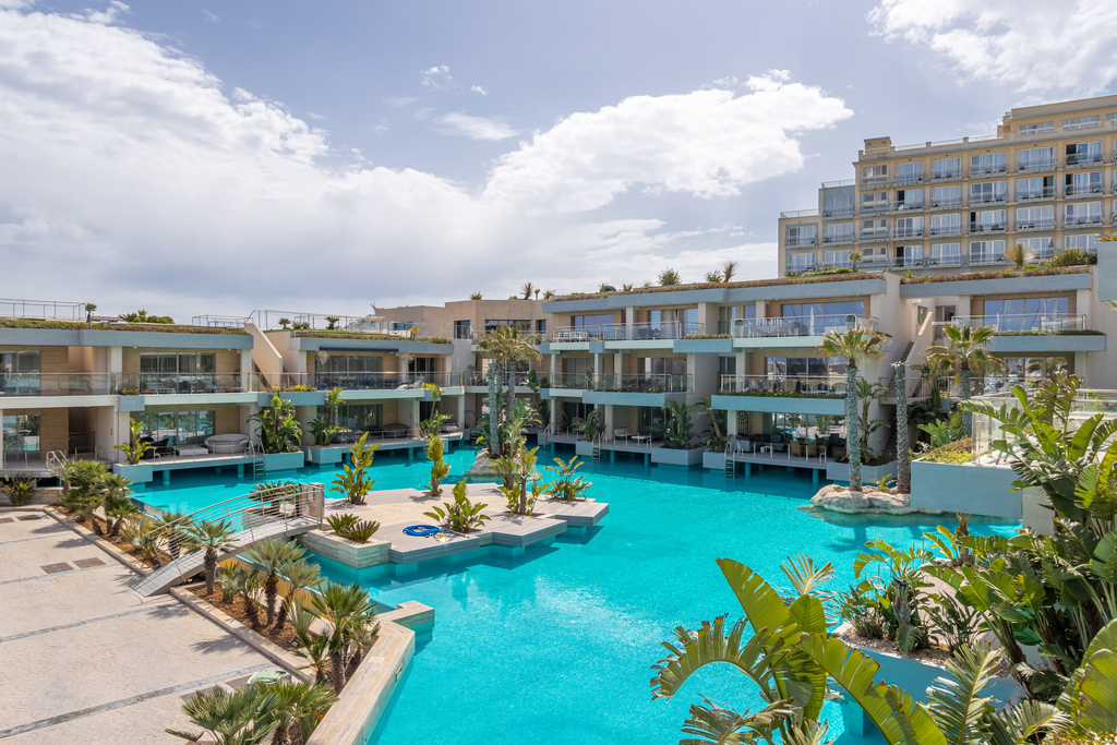 Laguna Portomaso Luxury Furnished Apartment's Image 4