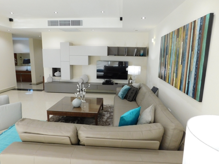 P_003796_Living_room.JPG