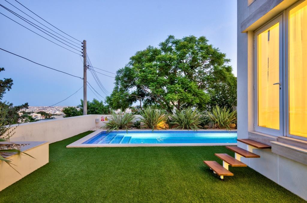 Iklin, Furnished Villa's Image 3