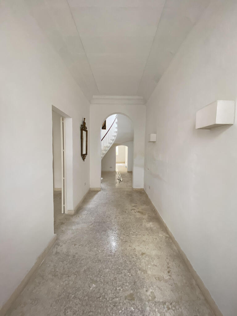 P_004263_Entrance_hall_unfurnish