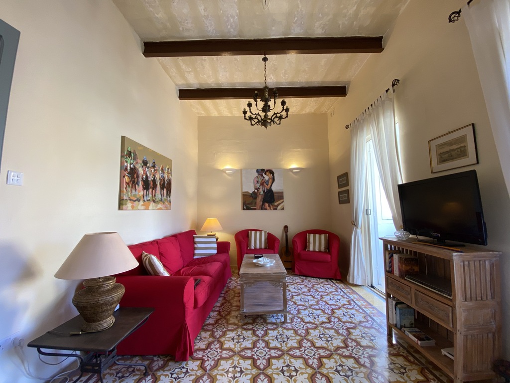 P_004315_Bright_and_spacious_sit