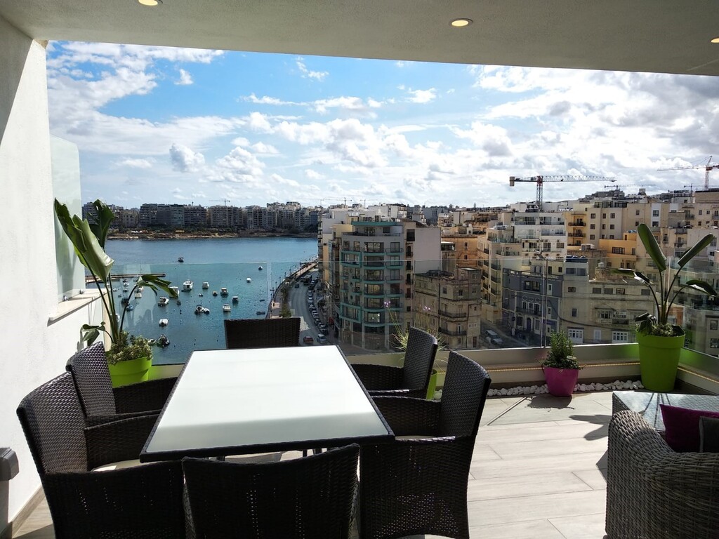 P_004327_terrace_overlooking_Spi
