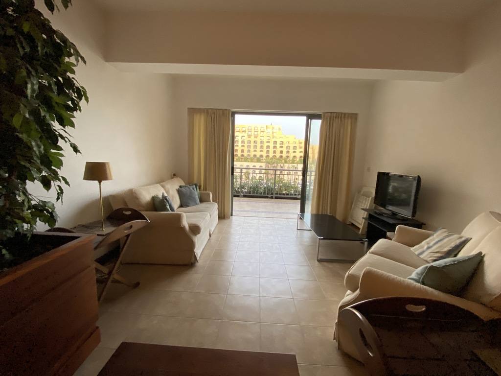 P_004341_Luxury_living_area_with