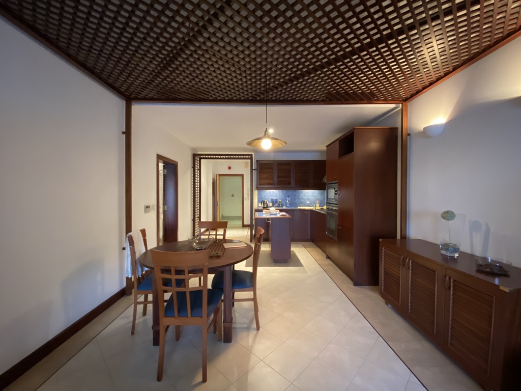 P_004341_Modern_dining_room.jpg