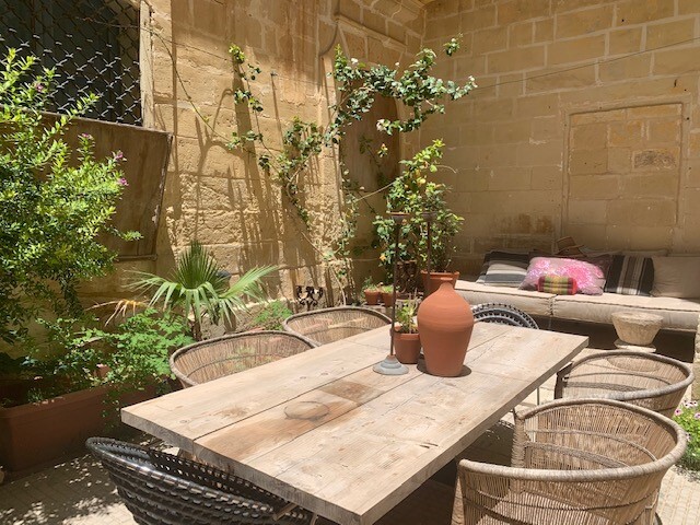 P_004404_Sliema_Townhouse_for_rent_spacious_outdo