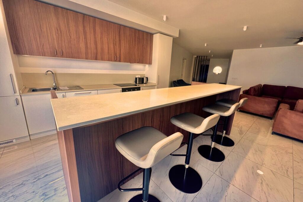 Furnished_Penthouse_For_Rent_Oyster_Christie's