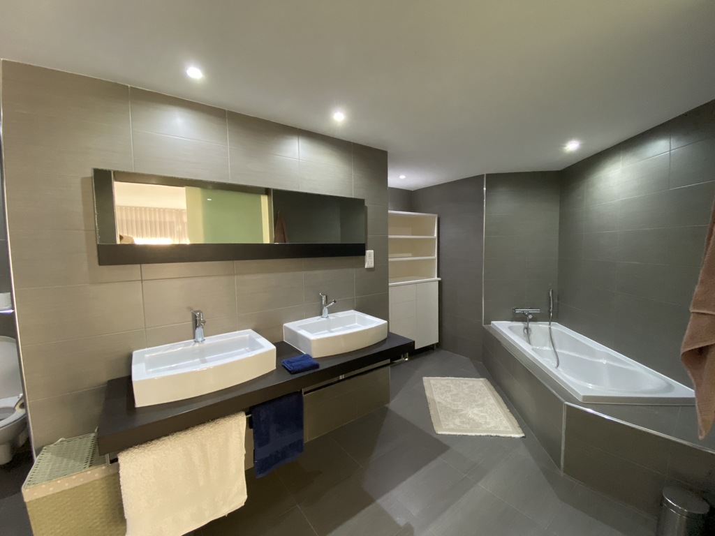 Portomaso, Furnished Duplex Apartment's Image 5