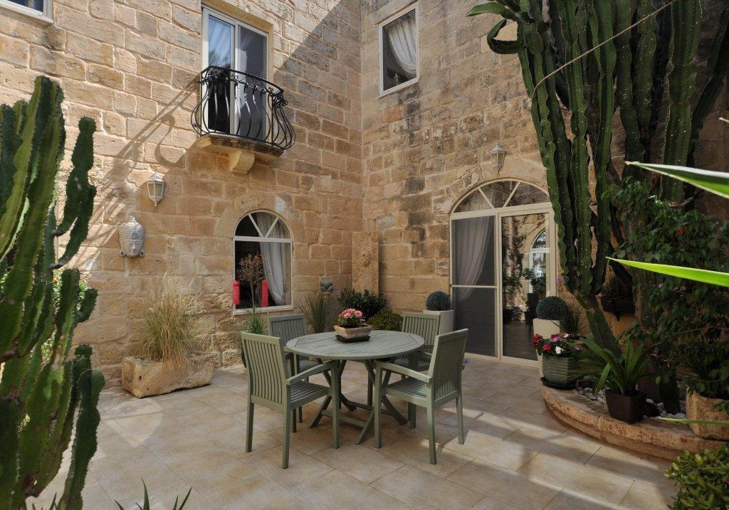 P_004699_Bingemma_House_of_Chara