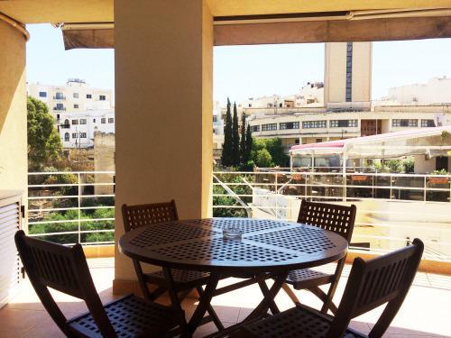 P_004907_St.Julians_apartment_to