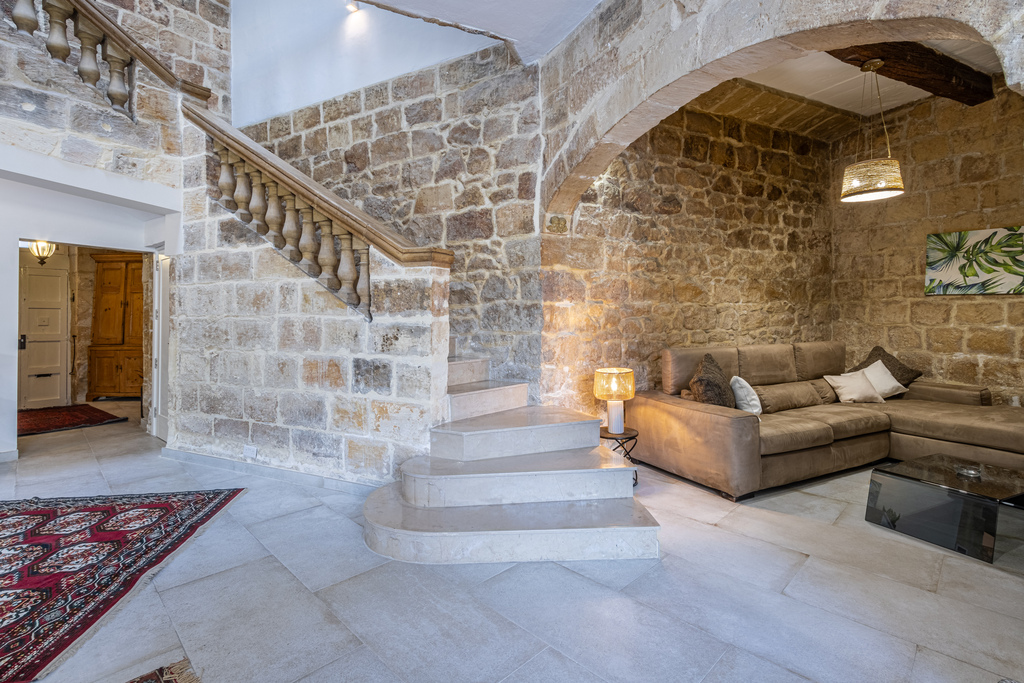 Birkirkara-house-of-character-to-let-7