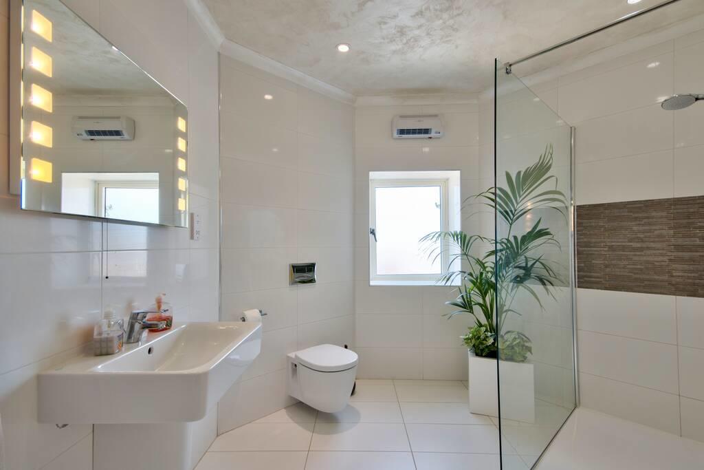 Ibragg, Furnished Villa's Image 14