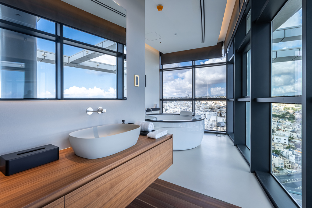 Pendergardens Luxury Furnished Duplex Penthouse's Image 19