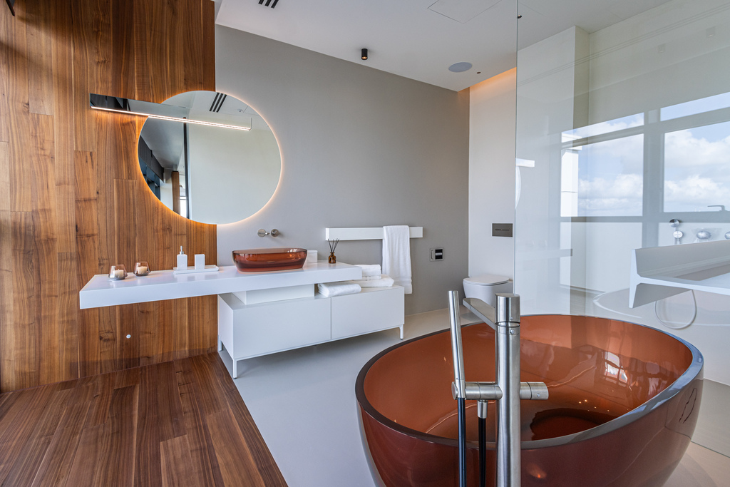 Pendergardens Luxury Furnished Duplex Penthouse's Image 22
