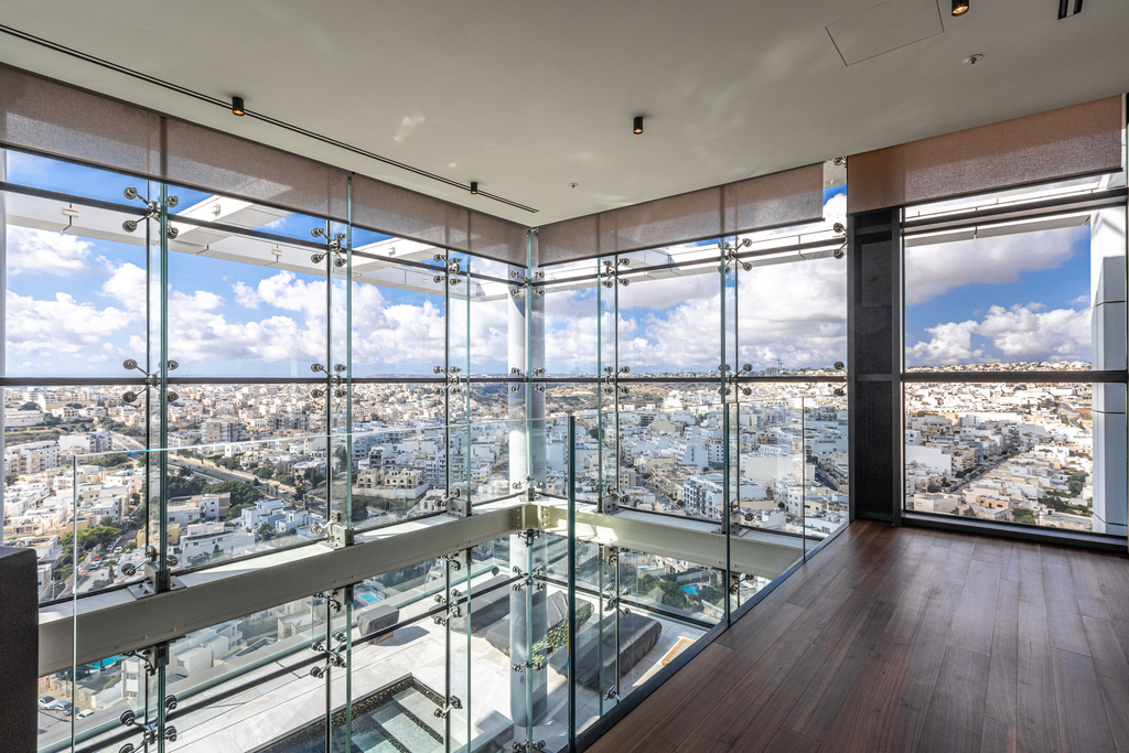 Pendergardens Luxury Furnished Duplex Penthouse's Image 11