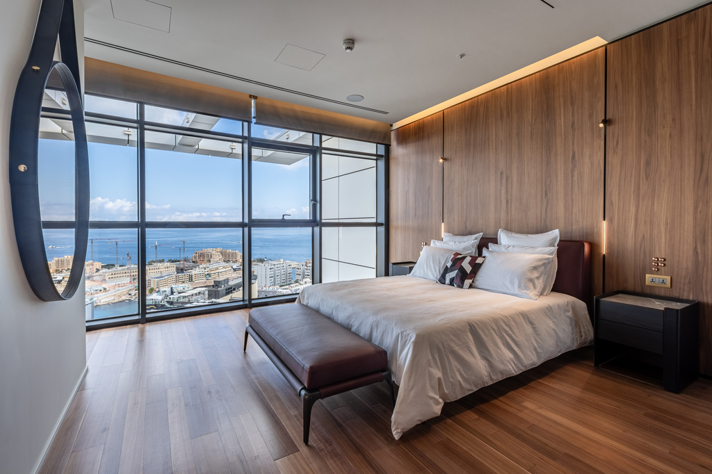 Pendergardens Luxury Furnished Duplex Penthouse's Image 13