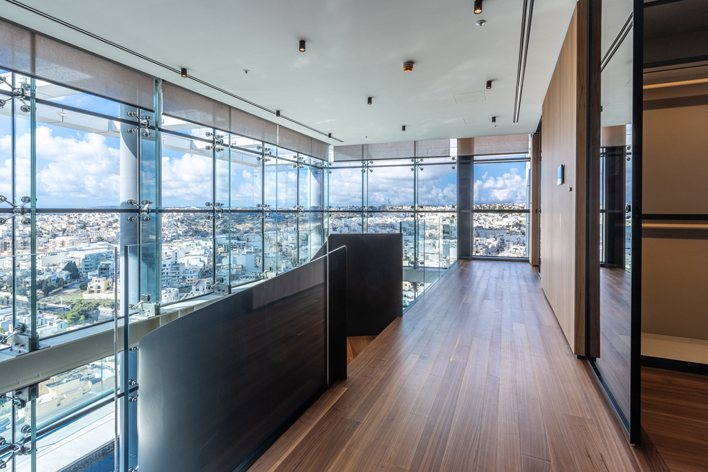 Pendergardens Luxury Furnished Duplex Penthouse's Image 12