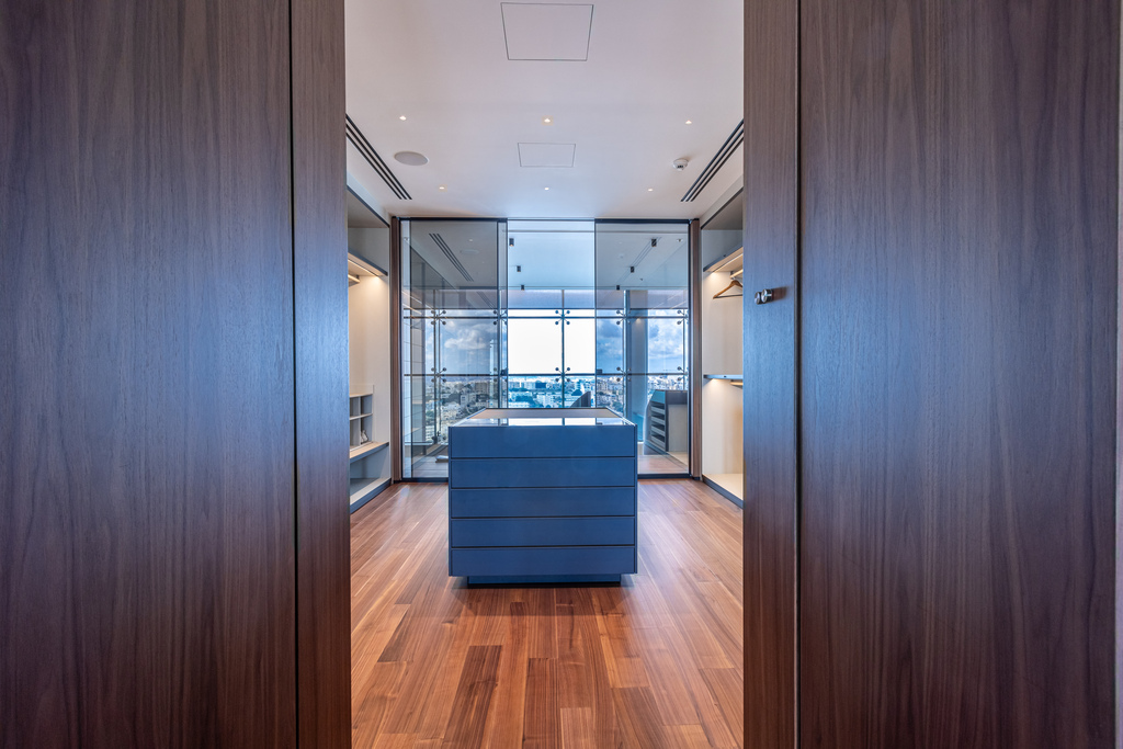 Pendergardens Luxury Furnished Duplex Penthouse's Image 16