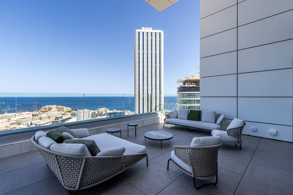 Pendergardens Luxury Furnished Duplex Penthouse's Image 24