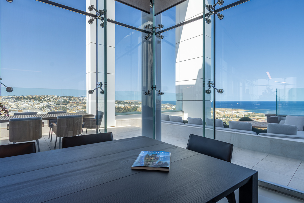Pendergardens Luxury Furnished Duplex Penthouse's Image 9