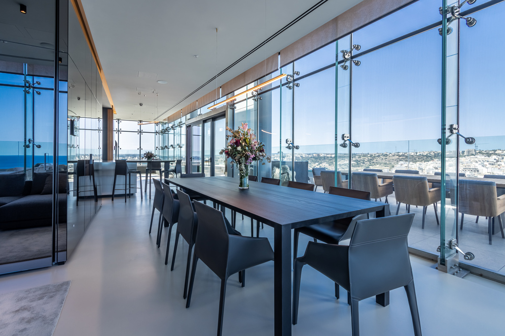 Pendergardens Luxury Furnished Duplex Penthouse's Image 8