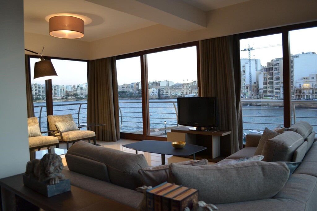 St Julians, Furnished Terraced House's Image 3