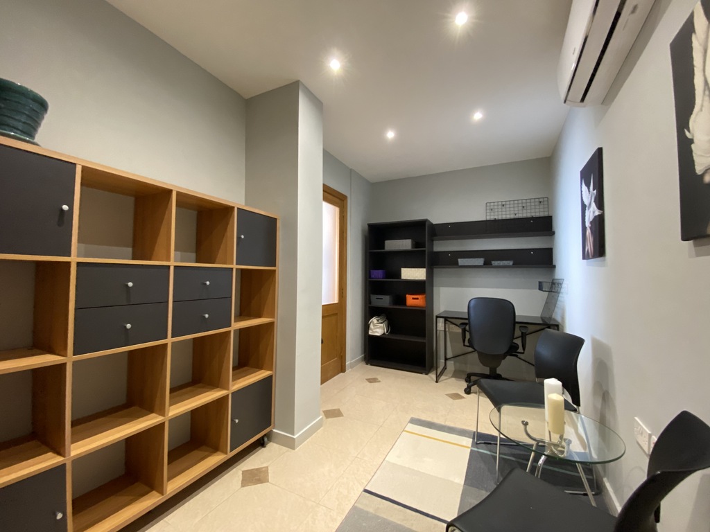 Sliema, Furnished Apartment's Image 10