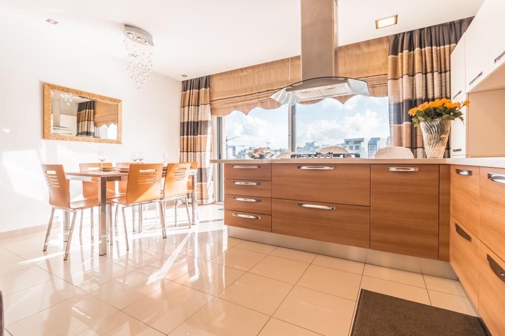 P_005270_St.Julians-penthouse-to