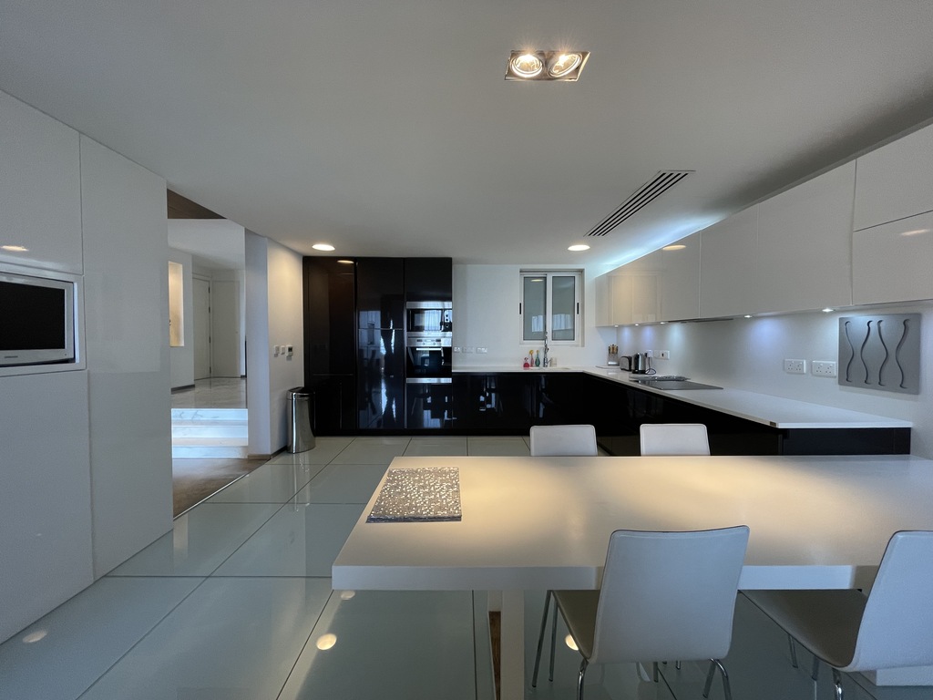Portomaso, Furnished Apartment's Image 4