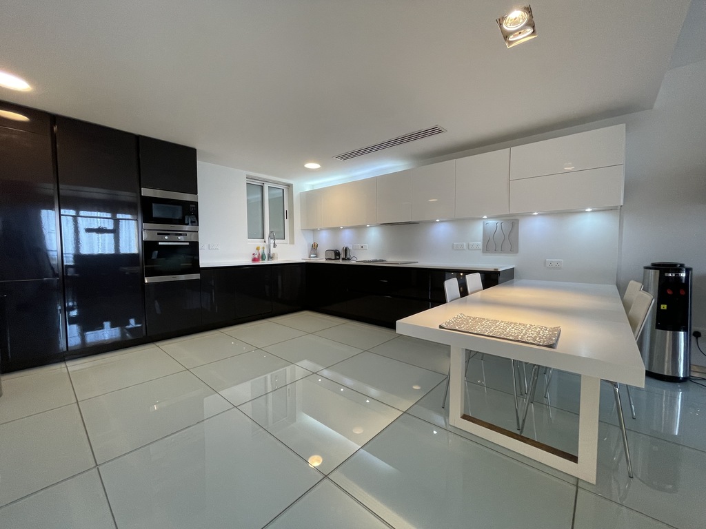 Portomaso, Furnished Apartment's Image 5