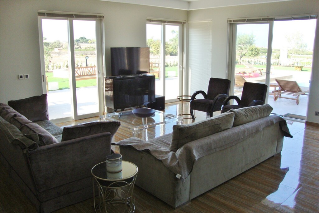 Siggiewi Furnished Detached Villa's Image 11